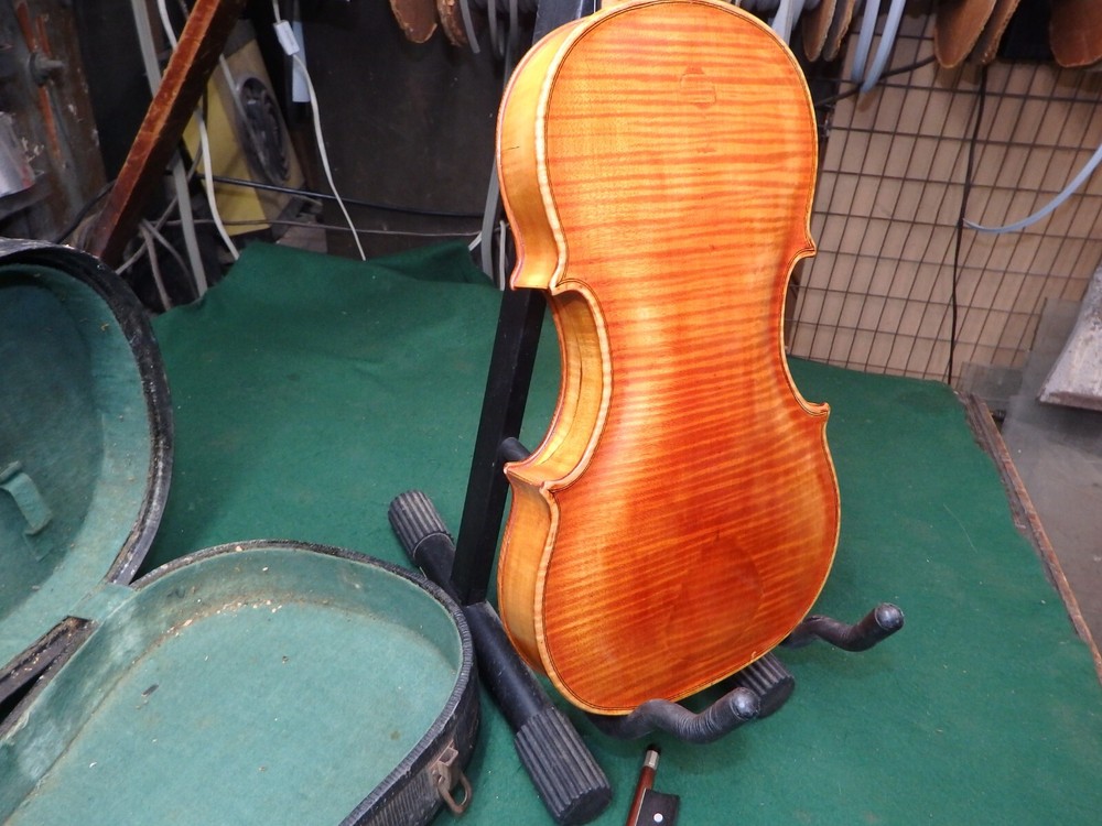 Vintage Wojcik 4/4 Violin case and bow Nice