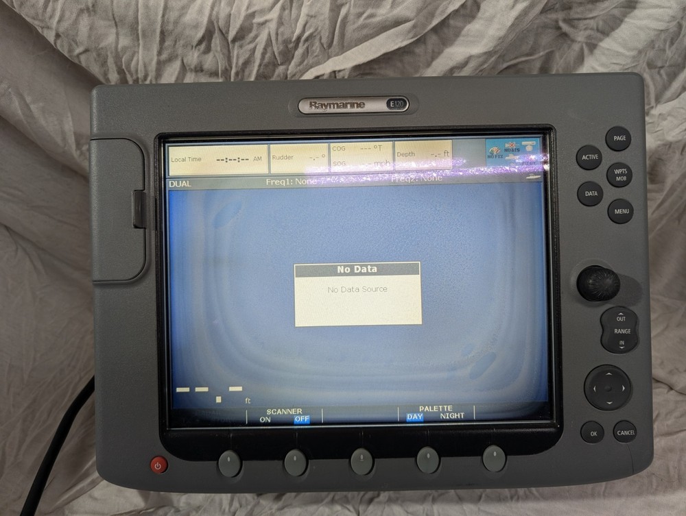 Raymarine E120 Chartplotter