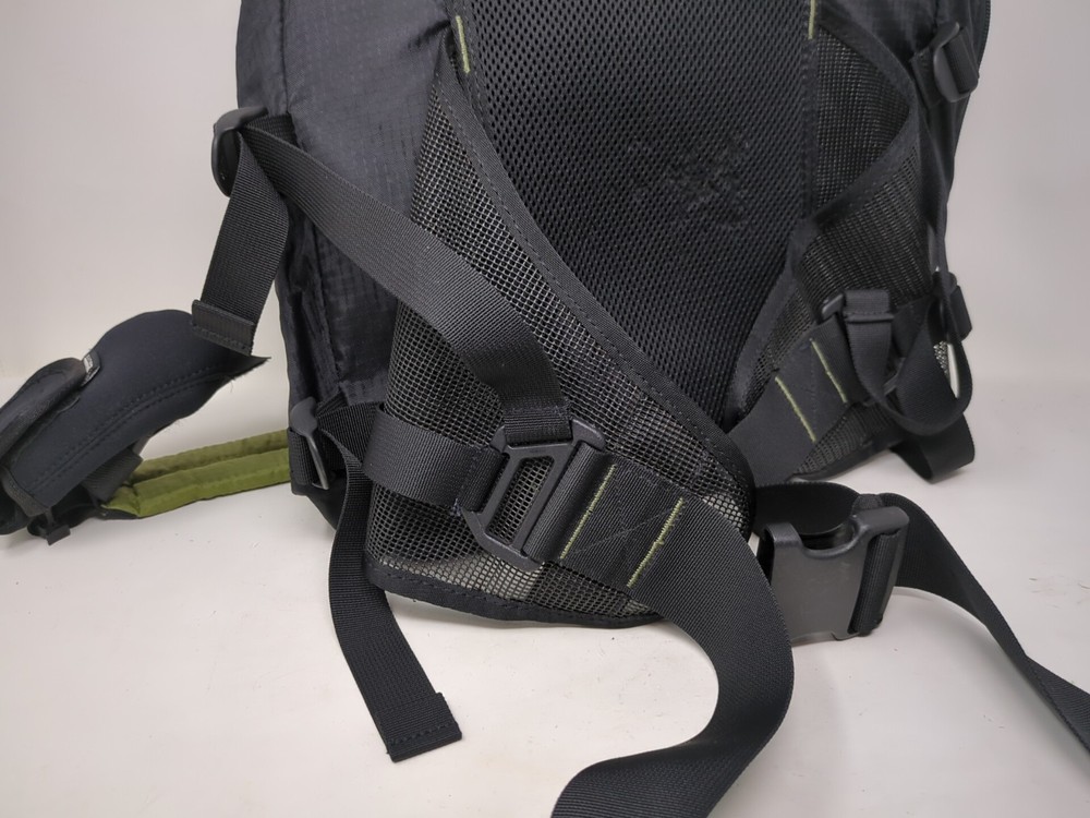 GoLite Hiking Backpack lightweight size medium hip belt shoulder strap - Green