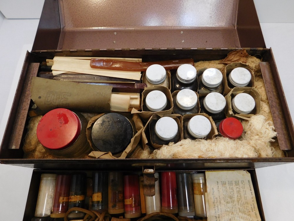 Vintage Art Woodworking Tool Box Kit