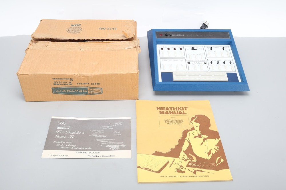 Heathkit ET-3200 Digital Design Experimenter With Box