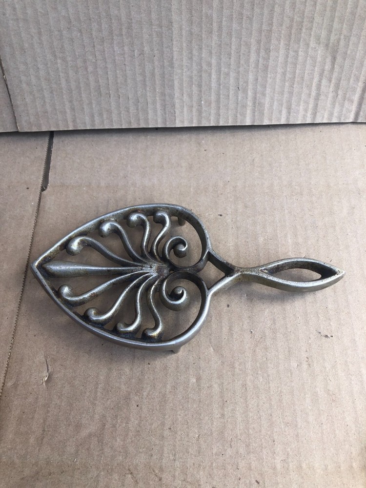 ANTIQUE CAST IRON TRIVER