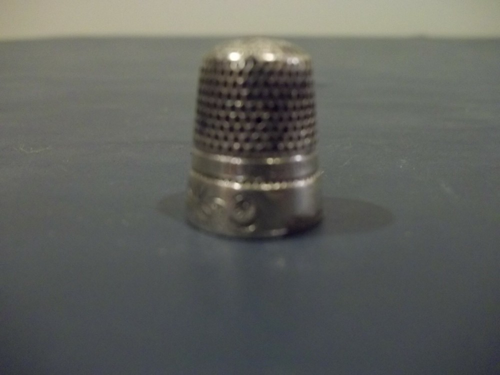 Vintage Flower Patterned Size 10 Sterling Thimble Solid Heavy Clean