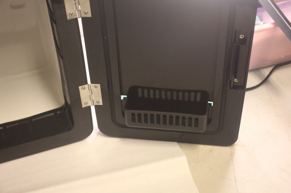 LED Lighted Mini Fridge Beverage Fridge 6L black cold storage
