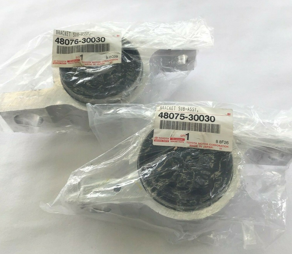 Genuine OEM Lexus Front Lower Control Arm Bushing Set 48075-30030 48076-30030