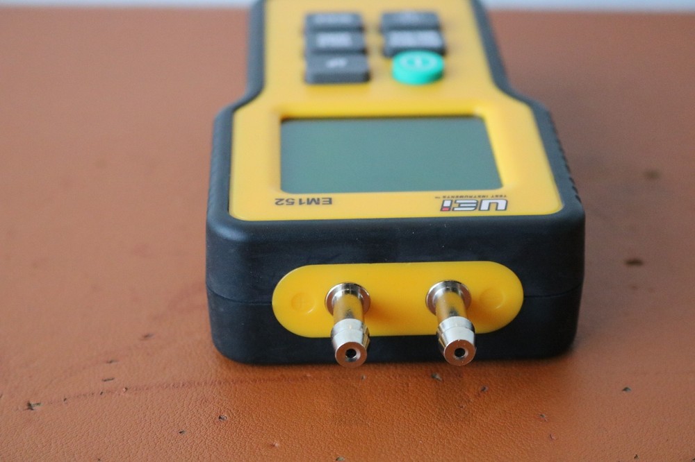 UEI EM152 Differential Digital Manometer