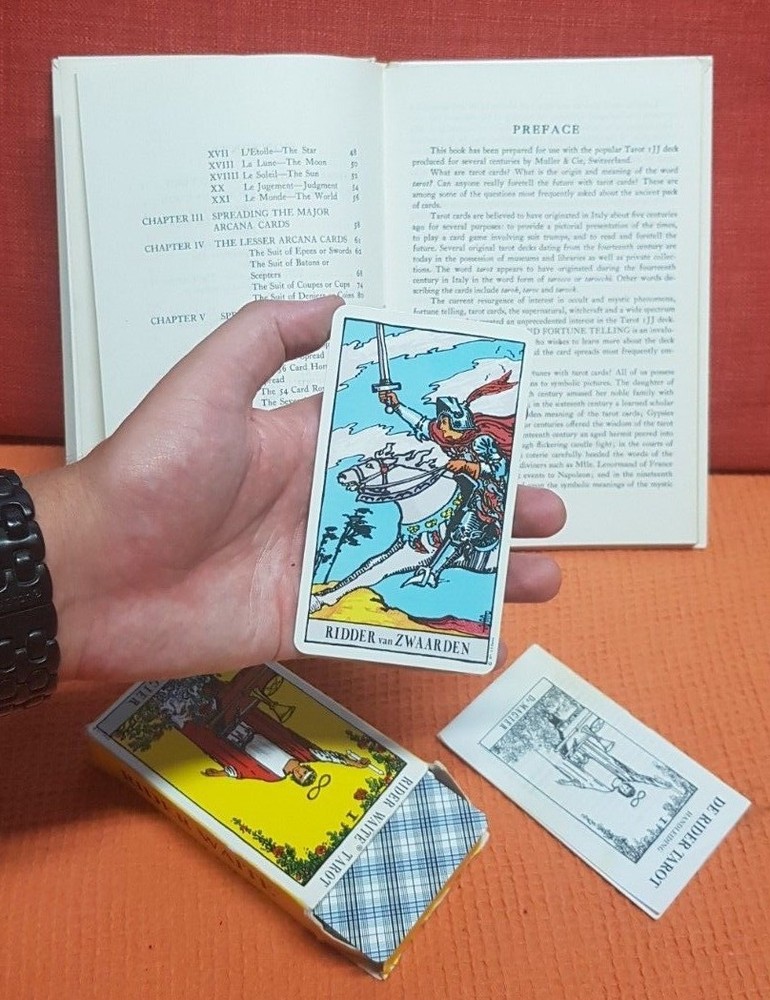 TAROT 78 cards avec notice explicative + book 1970