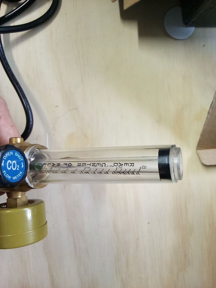 co2 regulator with solenoid