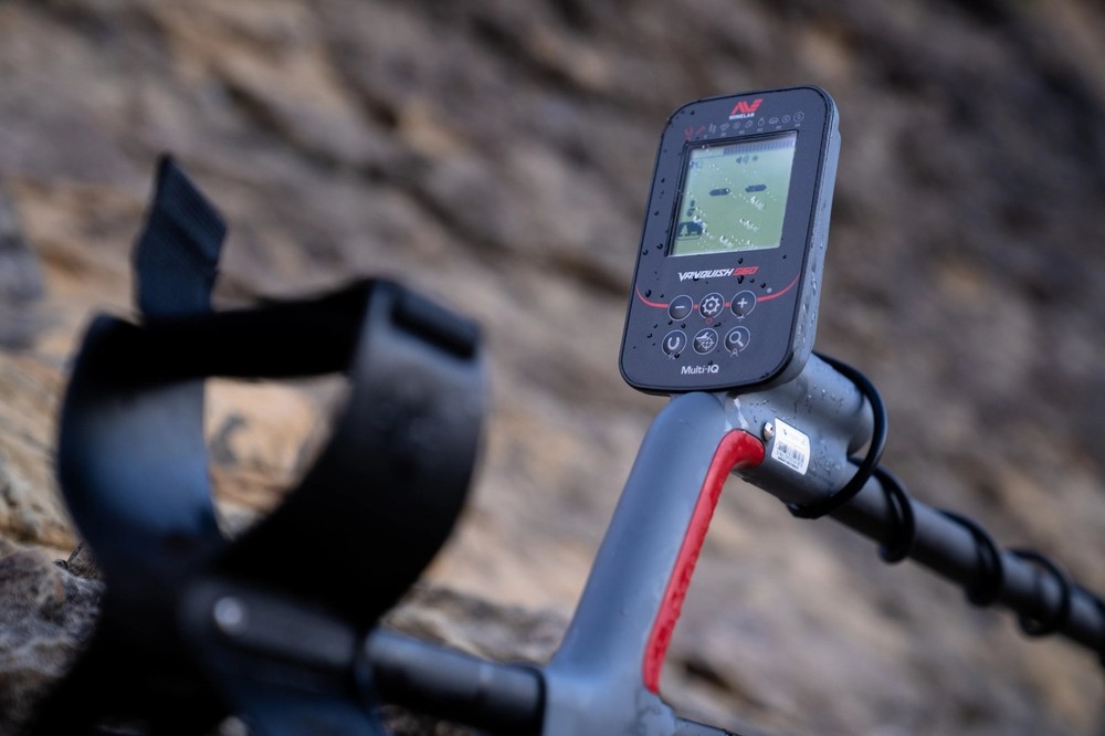 Minelab Vanquish 560 Waterproof Multi-Frequency Metal Detector