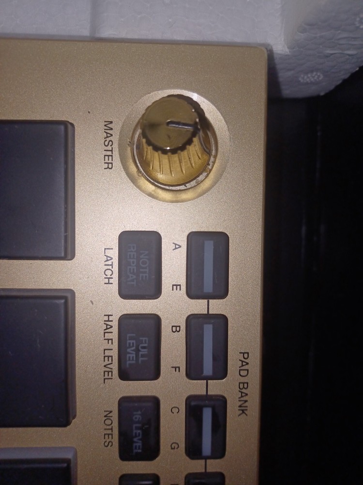 Akai Professional MPC Live Sampler - Gold