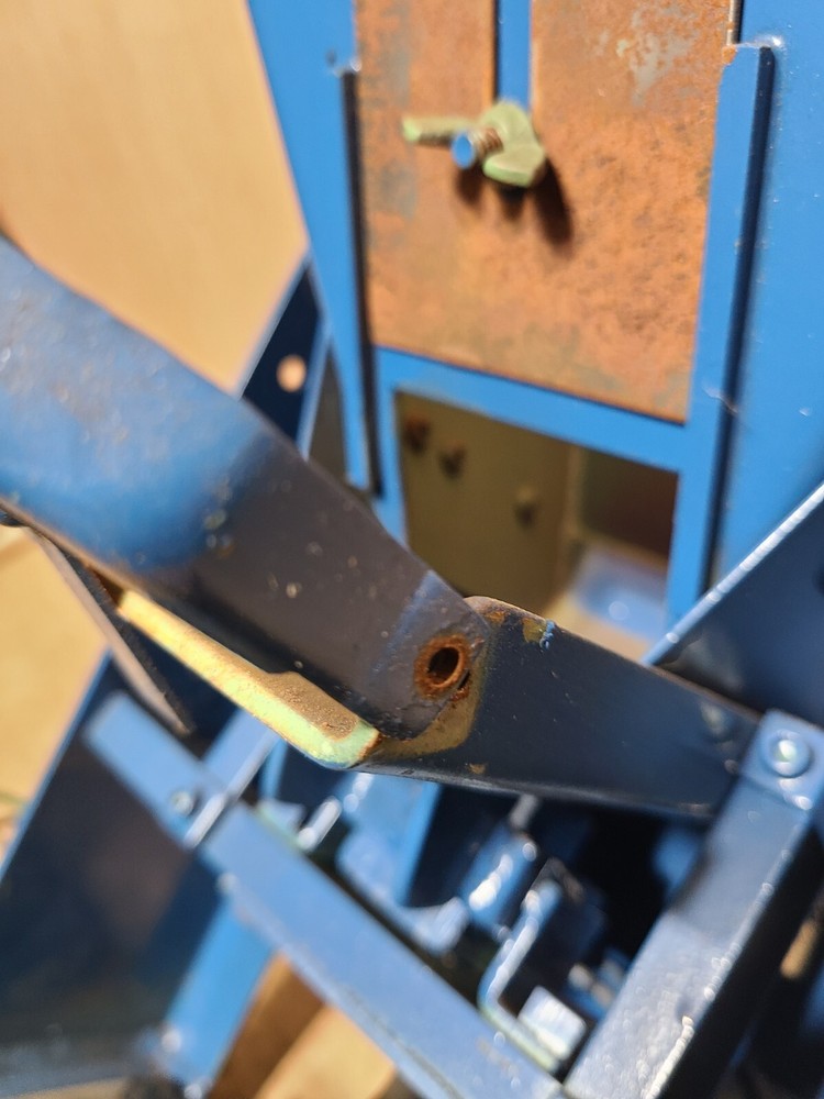 Moorfeed Corp. Vibratory Feeder, 120V model 74101