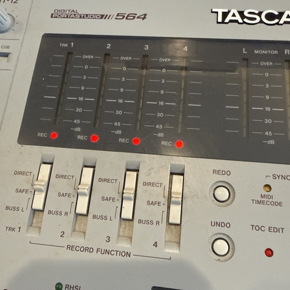 Tascam Digital PortaStudio 564 - Powers On / Untested