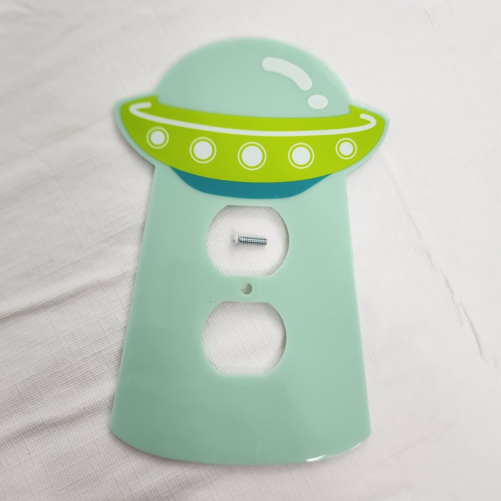 UFO Wall Socket Decorative Faceplate Standard Outlet Green Plastic