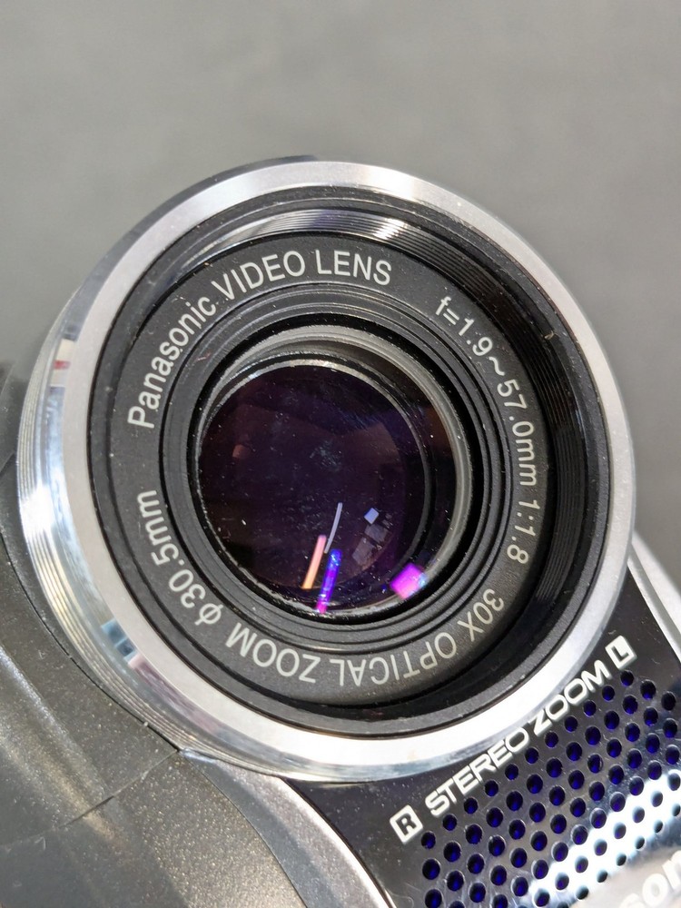 Untested Panasonic VDR-D150 DVD Camcorder Multi-Format 30x Optical Zoom