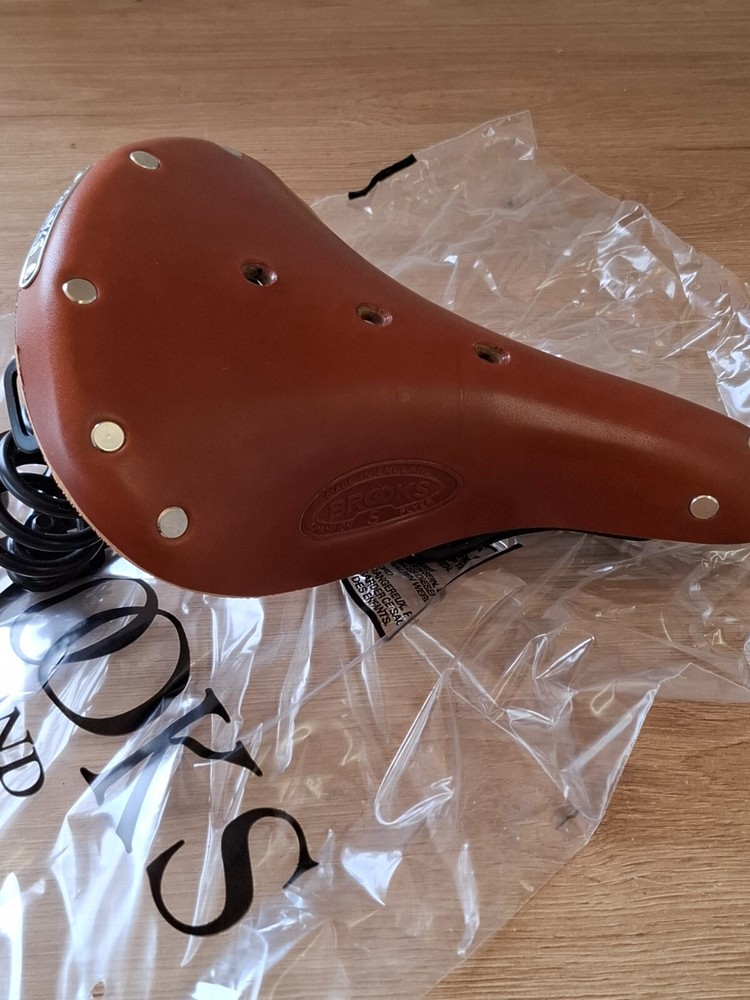 Brooks Flyer Saddle S – Classic Leather Sprung Saddle – NEW