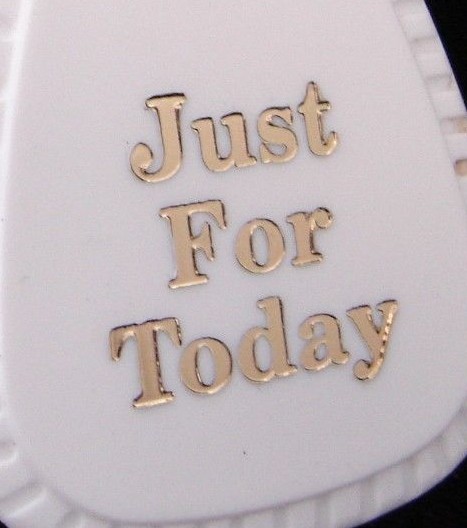 NARCOTICS ANONYMOUS NA White Welcome KEY TAG Just For Today Token