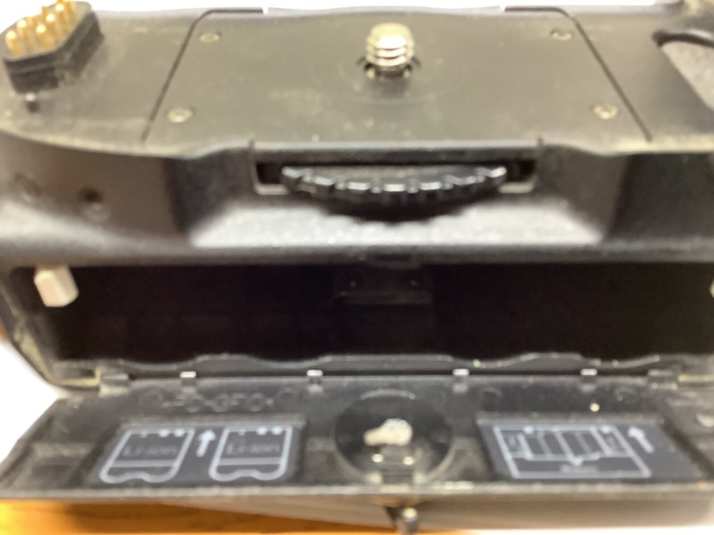 Nikon MB-D100 Multi-Function Battery Pack for Nikon D100 Cameras