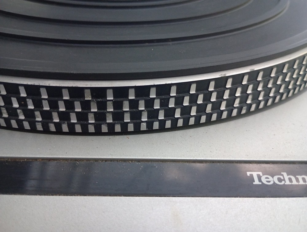 Technics SL-B2 Turntable - Silver Tested Working 17 X 14 X 5"