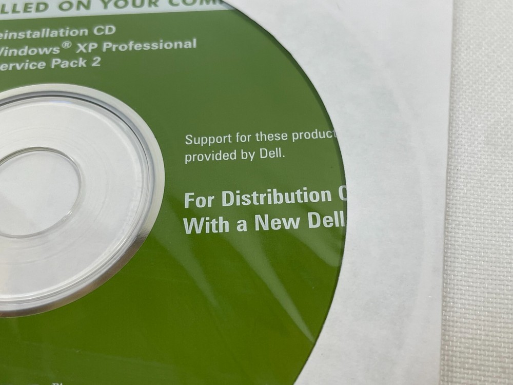 Dell Reinstallation CD Microsoft Windows XP Professional with Service Pack 2 NEW