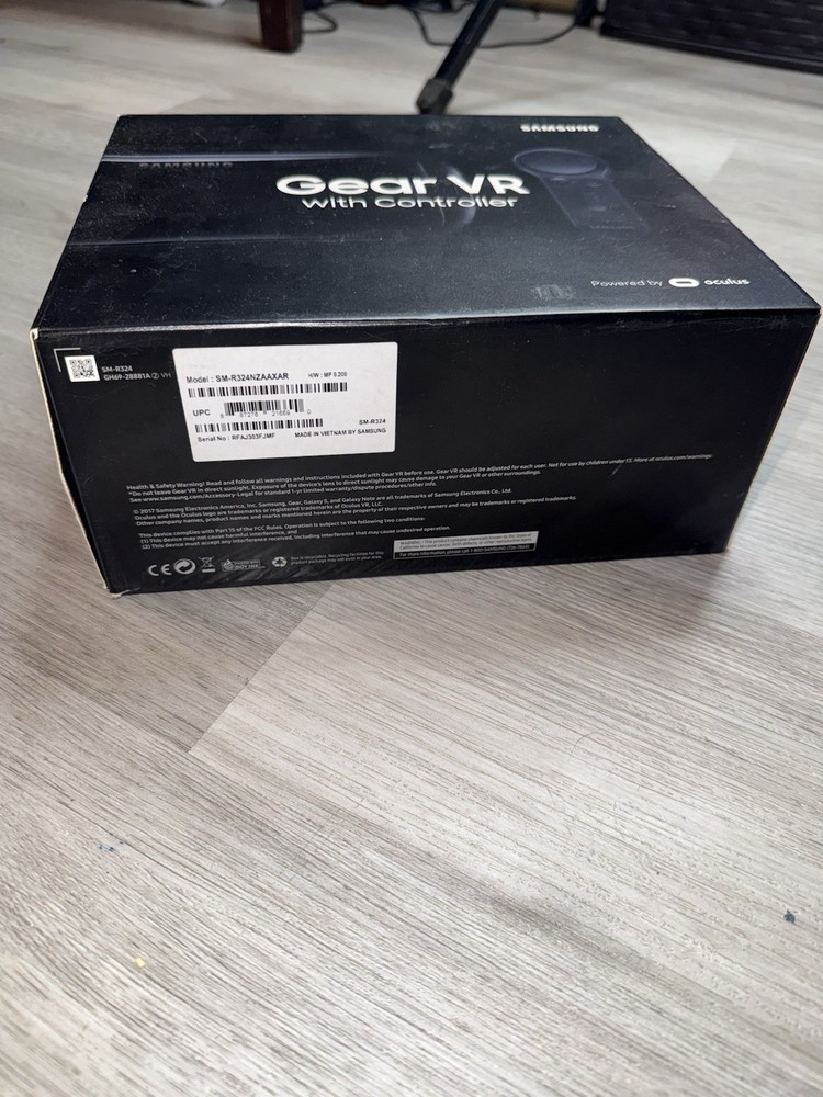 Samsung Gear VR SM-R325 With Controller