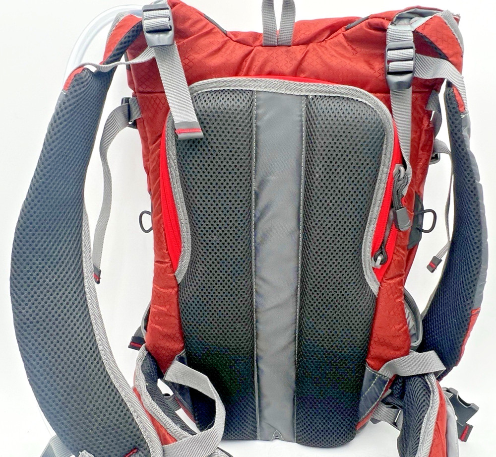 TOPI RIO HYDRATION PACK BACKPACK HIKING, CAMPING, ETC WITH BLADDER