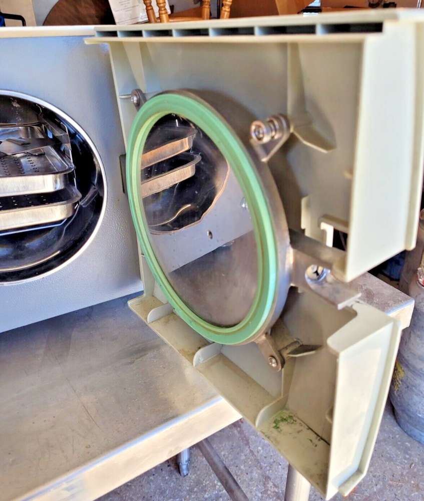 Tuttnauer Valueklave Model 1730 MK V