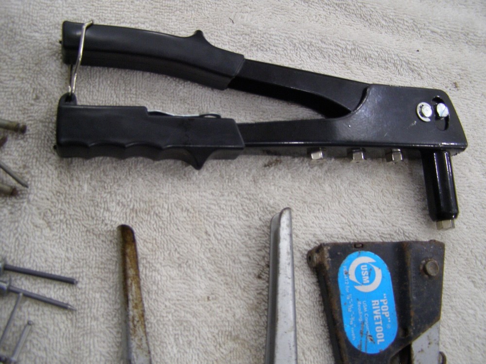 4 Rivet Guns 2 Pop Rivet USM 2 Unmarked 1 blue one missing pin + Some Rivets