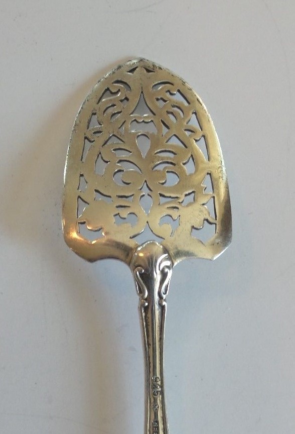 ANTIQUE "GEBR. FRIEDLANDER" GERMAN STERLING SILVER SMALL 6" SERVER, 35 grams
