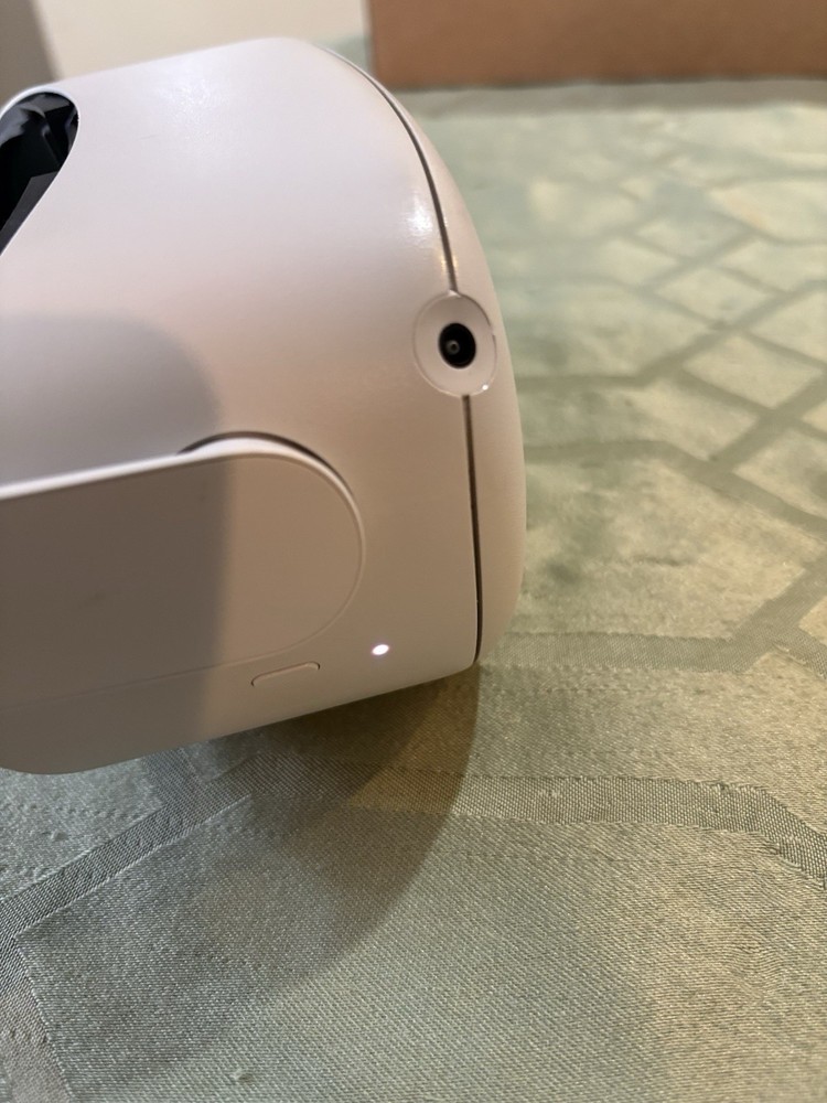 Meta Quest 2 + Controllers (Virtual Reality Gaming Accessory Bundle - 128gb