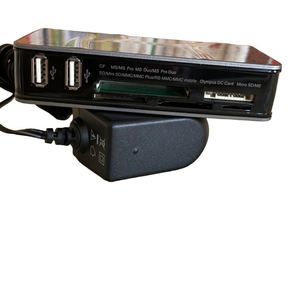 Iogear USB Hub & Card Reader NWOB