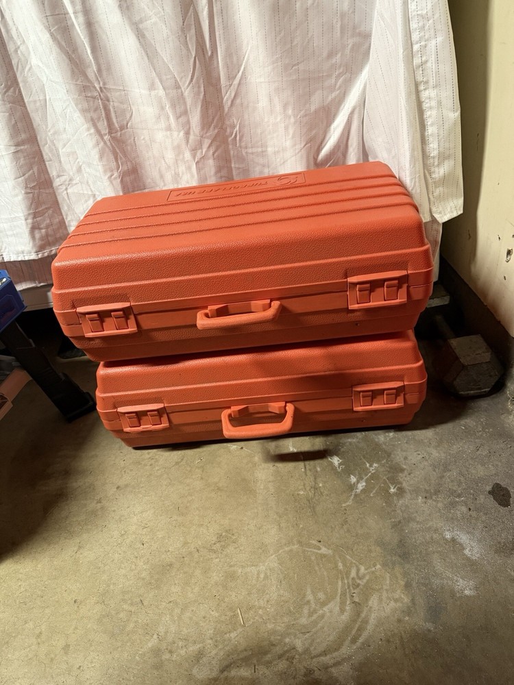 Rechargeable emergency flare kit