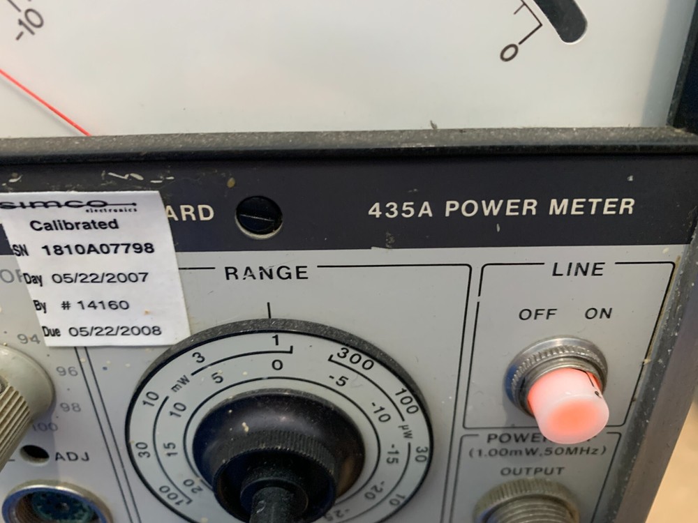 HP 435A Power Meter - Powers up - missing part of main dial