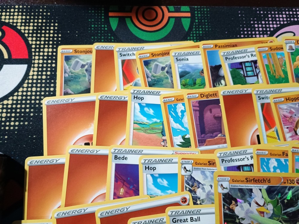 Sword & Shield Darkness Ablaze Galarian Sirfetch'd Theme Deck