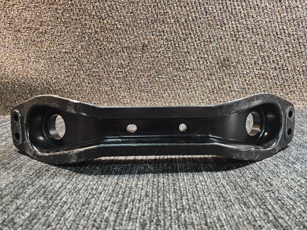 PACCAR ENGINE CROSSMEMBER SUPPORT BRACKET MOUNT A24-6680 04088CA