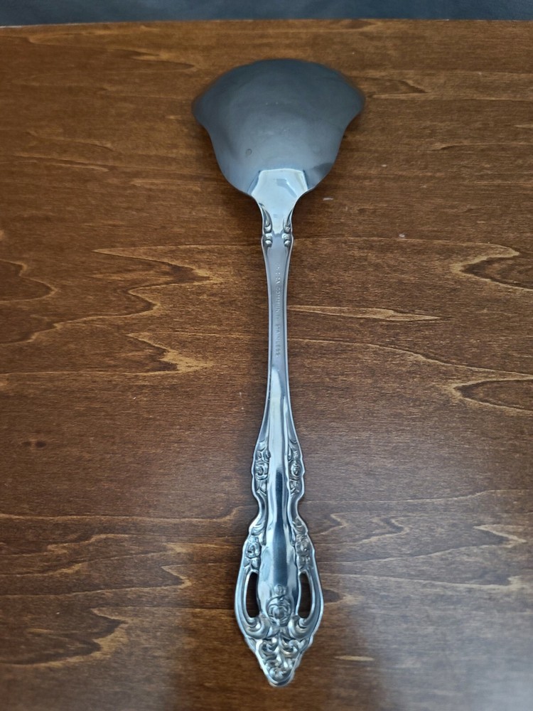 Oneida Community Brahms 1 casserole server unused