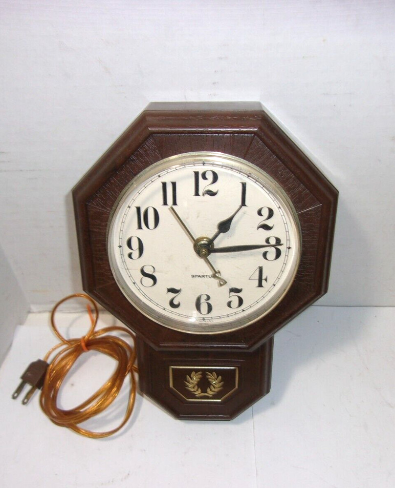 Vintage 1970's Spartus Plastic small Wall Clock Tested Works