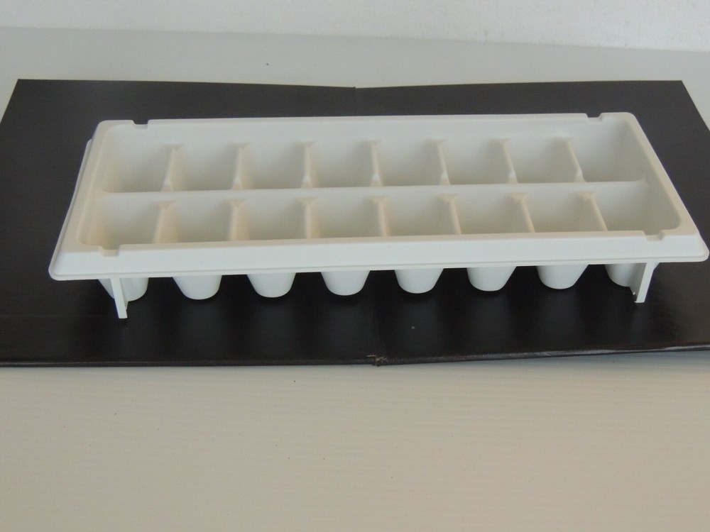 Vintage Plastic Ice Cube Tray White new