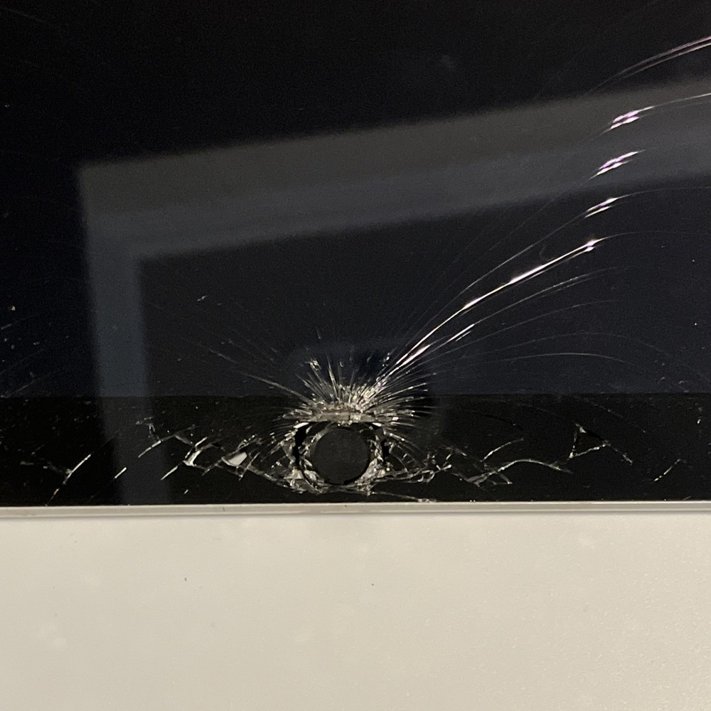 Apple iPad 9th Gen 64GB WIFI Only - Cracked Screen - Silver