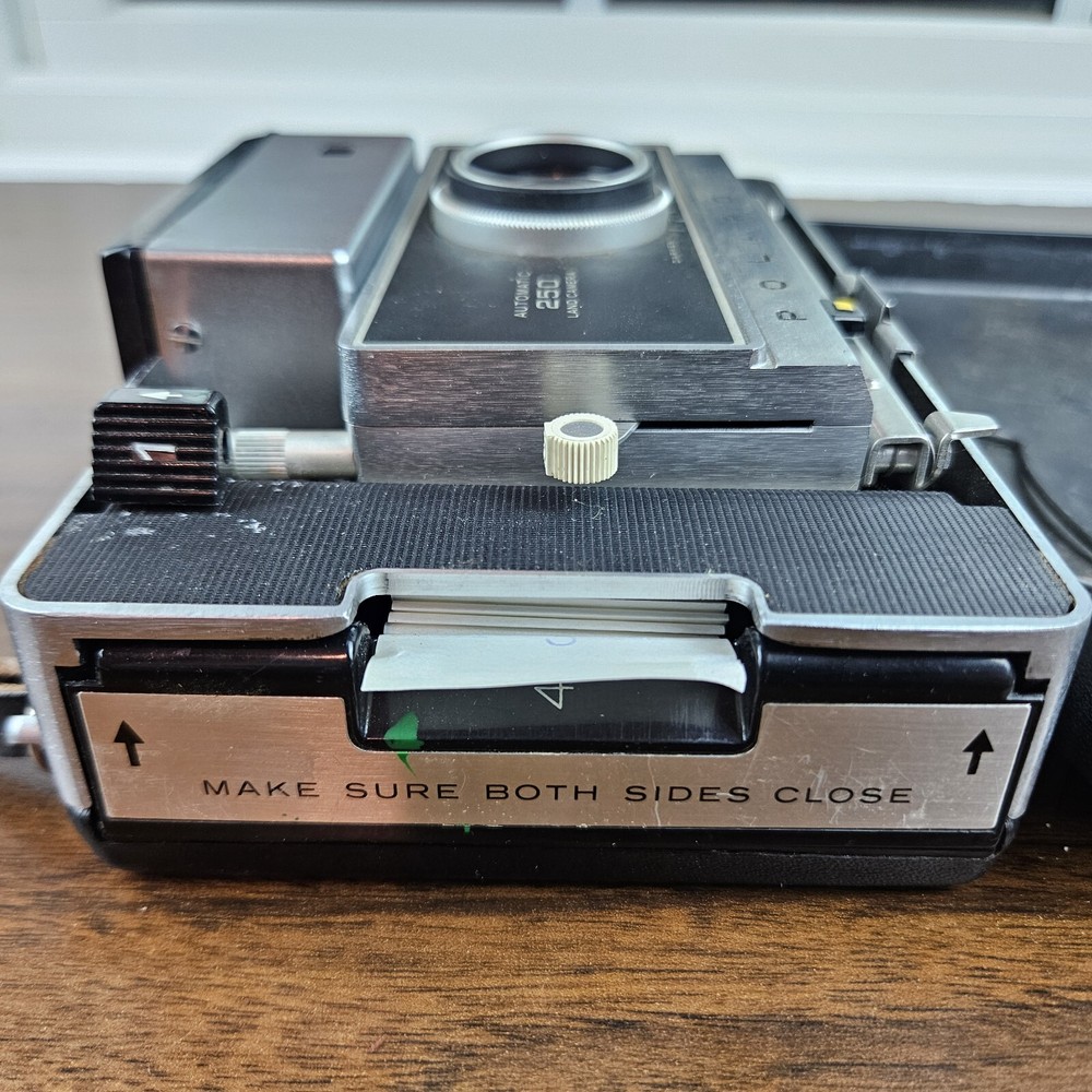 🔥 Vintage Polaroid Automatic 250 Land Camera With Case 🔥