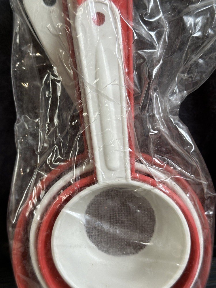 RARE Vintage New Old Stock Kitchen Temptations Set 4 Handheld Nesting Strainers