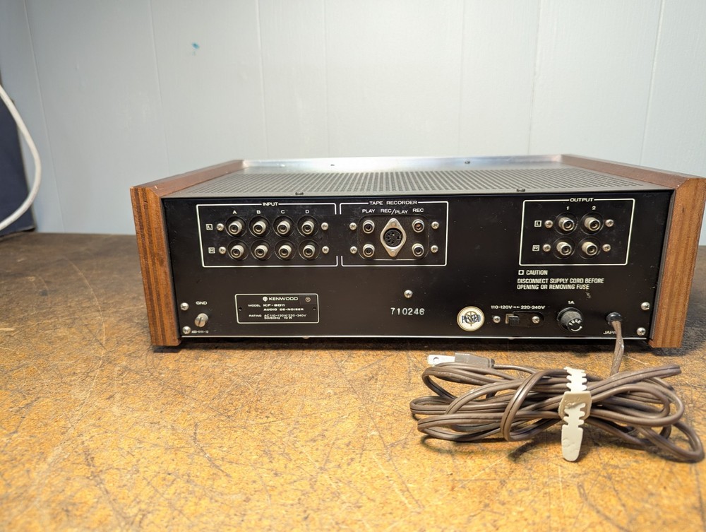 Kenwood KF-8011 Audio De-noiser, Meter unit, Powers on