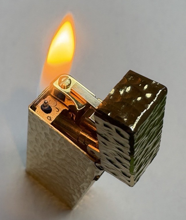 MINT Dunhill Gold ‘Bark’ Rollagas Lighter- Fully Overhauled