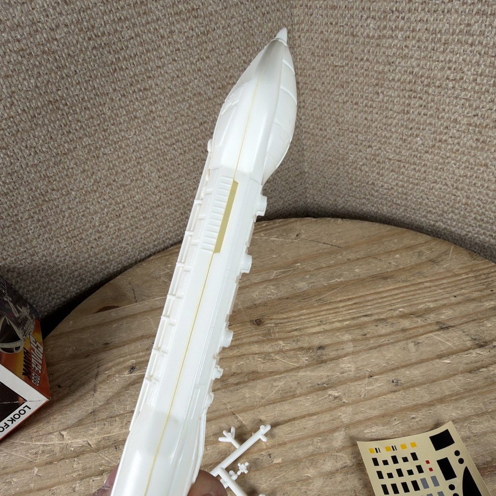 MPC Space: 1999 Hawk 10" Model Kit 1-1904