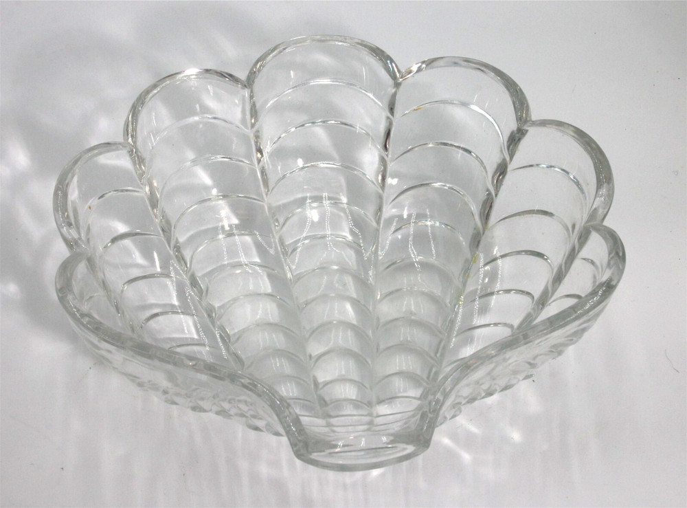 Clam Shaped Crystal Bowl