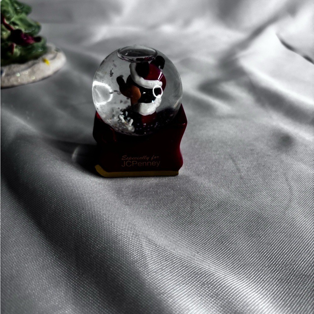 Disney Mickey Mouse Festive Snow Globe