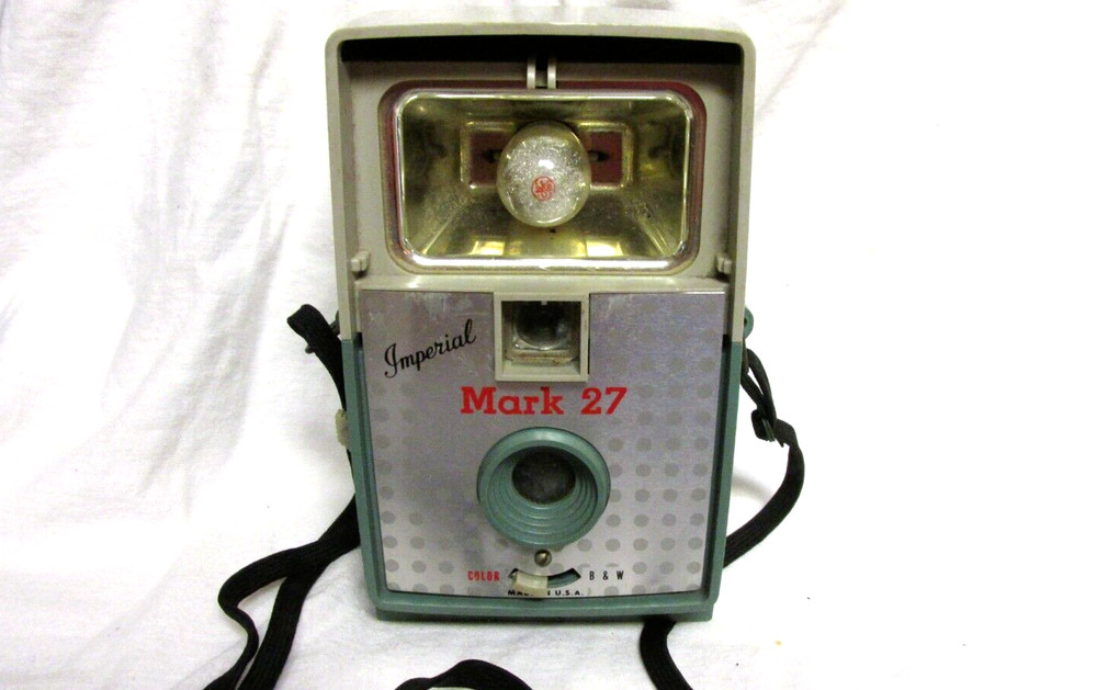VINTAGE 1960s IMPERIAL MARK 27 CAMERA WITH BULB   MISSING TOP SLIDE COVER