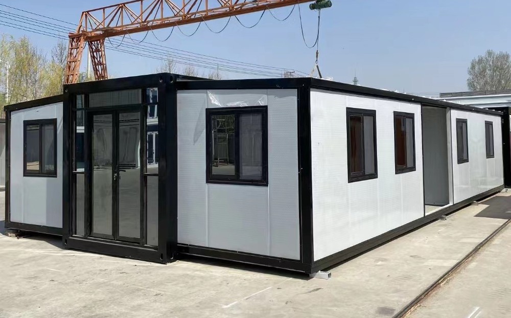 40FT Mobile Expandable Container House EMPTY - BATHROOM INCLUDED