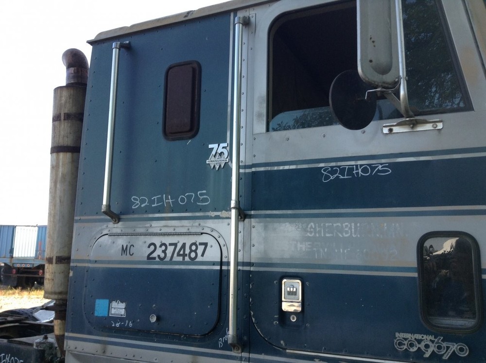 International 9670 ALUMINUM Right/Passenger SLEEPER Panel