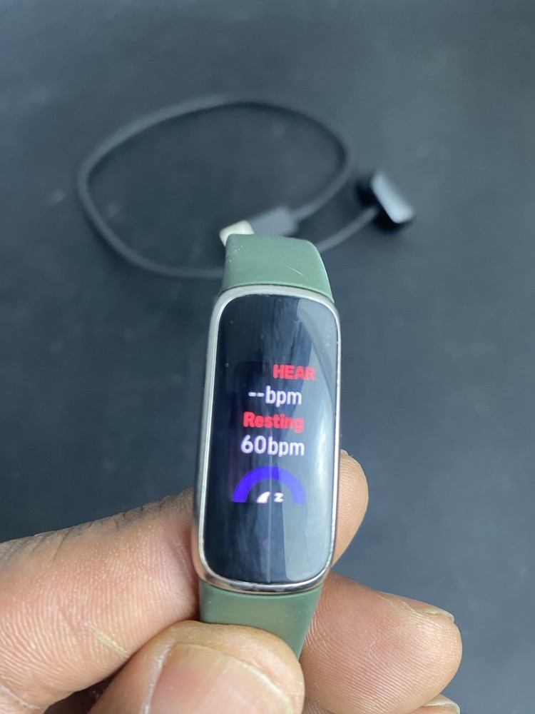 fitbit luxe Tested, Charger, Instructions, And 3 Bands