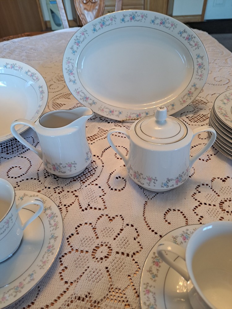 Dynasty Fine China Vintage Rapture Pattern Dinnerware 36 Piece Grouping